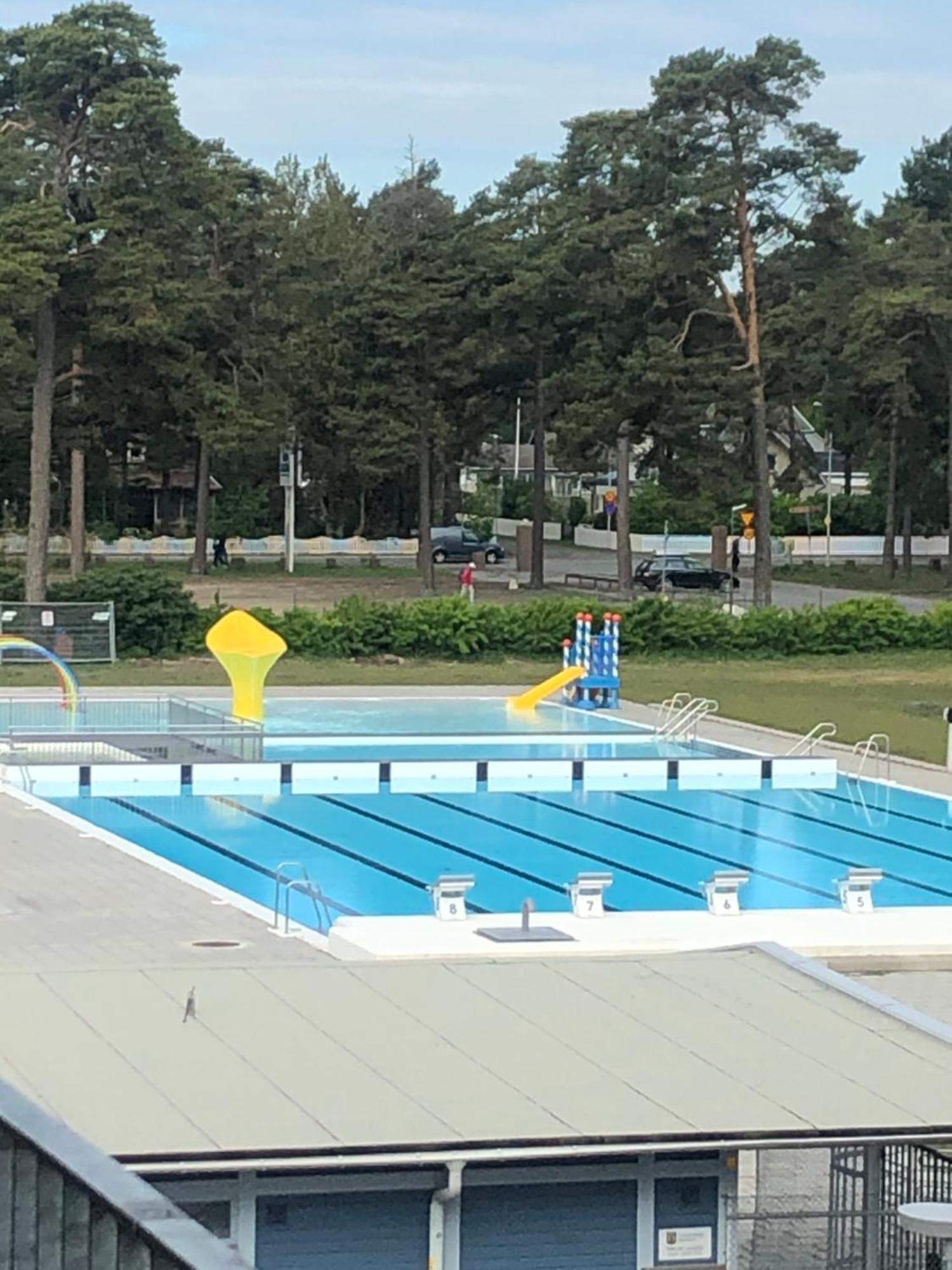 Ahusbrygga Apartment Hotel Екстер'єр фото