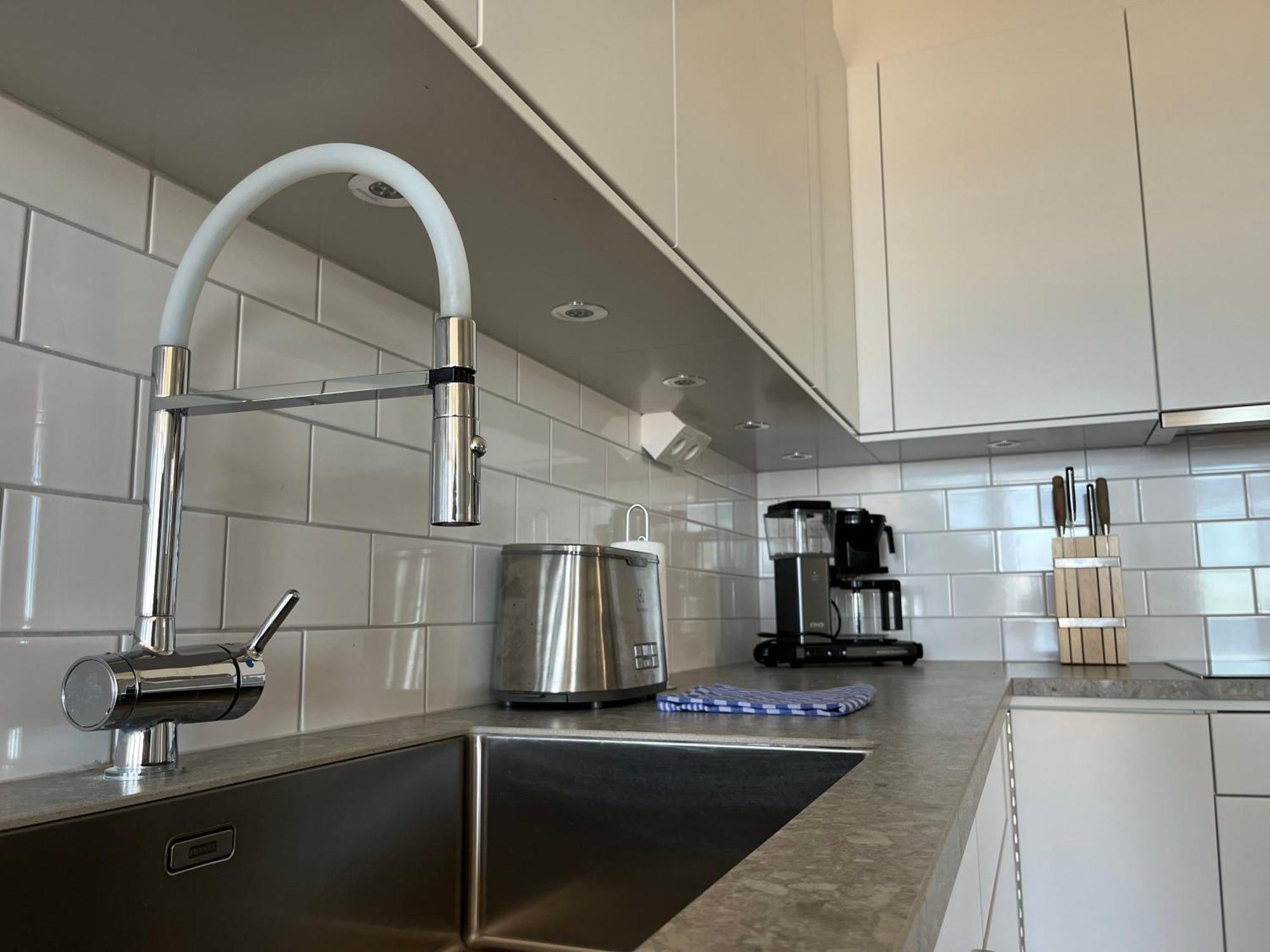 Ahusbrygga Apartment Hotel Екстер'єр фото